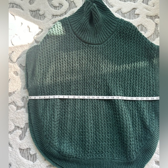 LC Lauren Conrad Green Poncho - Picture 4 of 5